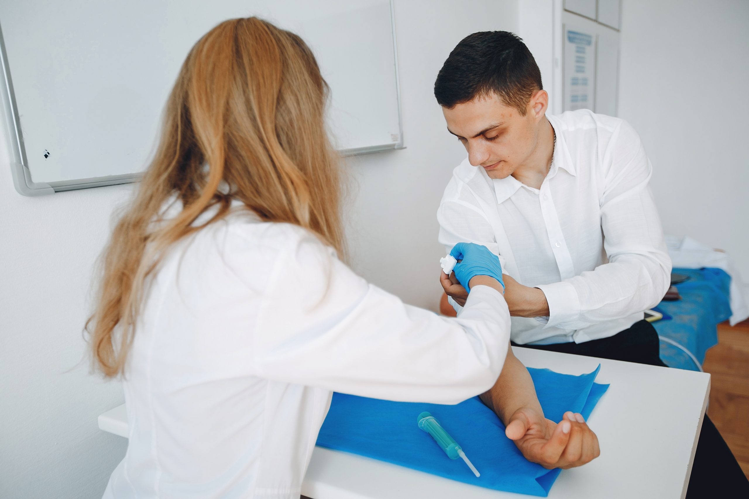 Interns are undergoing internships at the hospital.